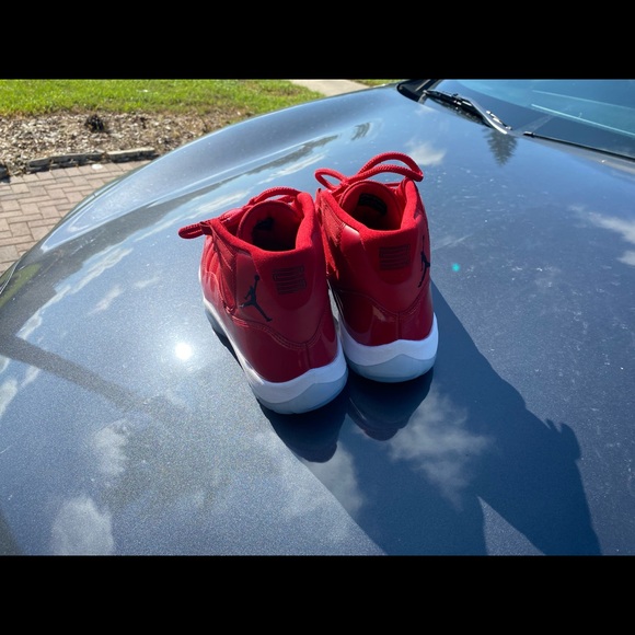 Gym red 11’s - Picture 4 of 7